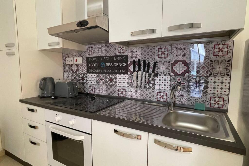 2 Bed Apt In Heart Of St Julians - 5Min From Seafront Saint Julian's Екстериор снимка