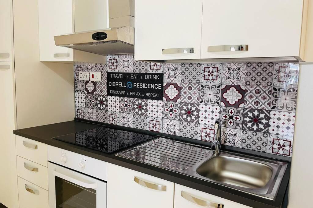 2 Bed Apt In Heart Of St Julians - 5Min From Seafront Saint Julian's Екстериор снимка