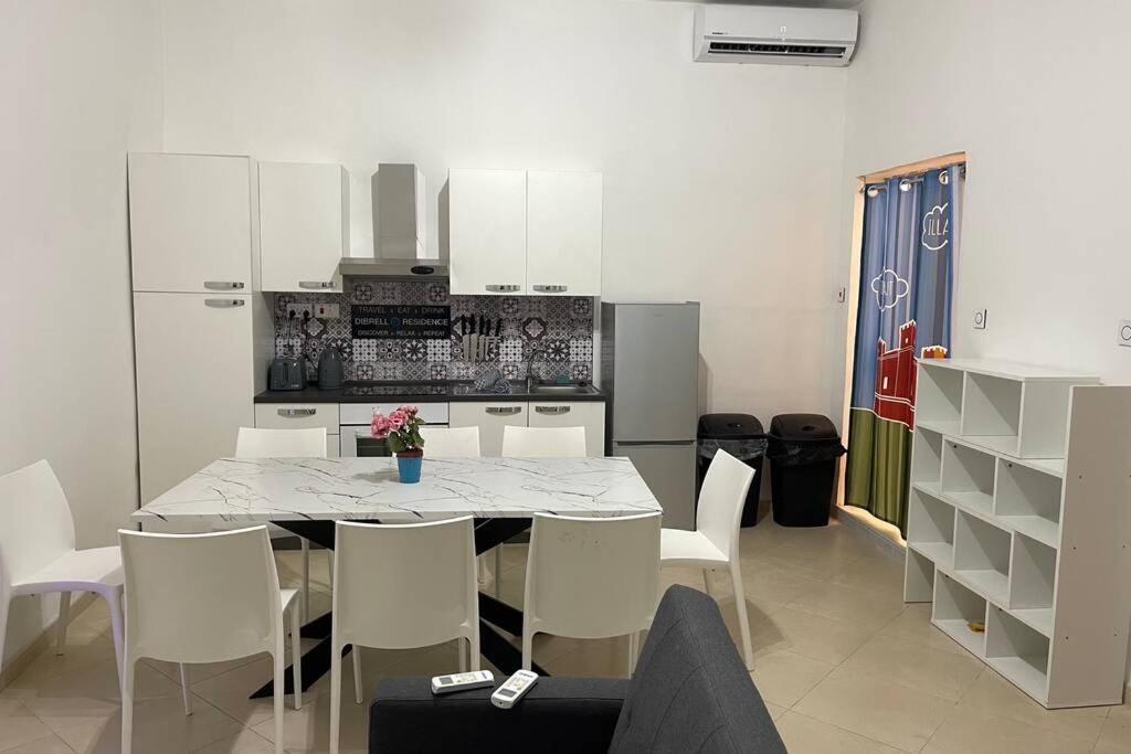 2 Bed Apt In Heart Of St Julians - 5Min From Seafront Saint Julian's Екстериор снимка